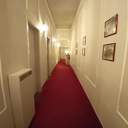 ツーリスト ハウス ホテル
